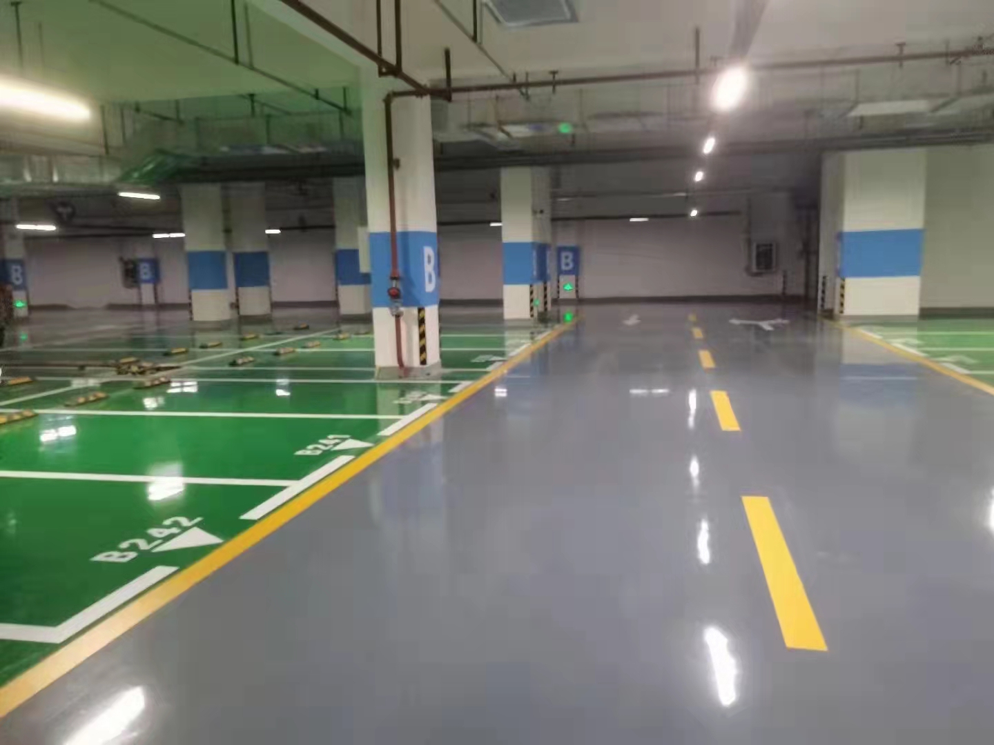 環(huán)氧地坪漆場(chǎng)地及施工時(shí)應(yīng)知道的幾個(gè)問(wèn)題？